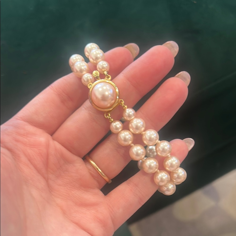 Vintage faux Pearl Bracelet with Gold Accents